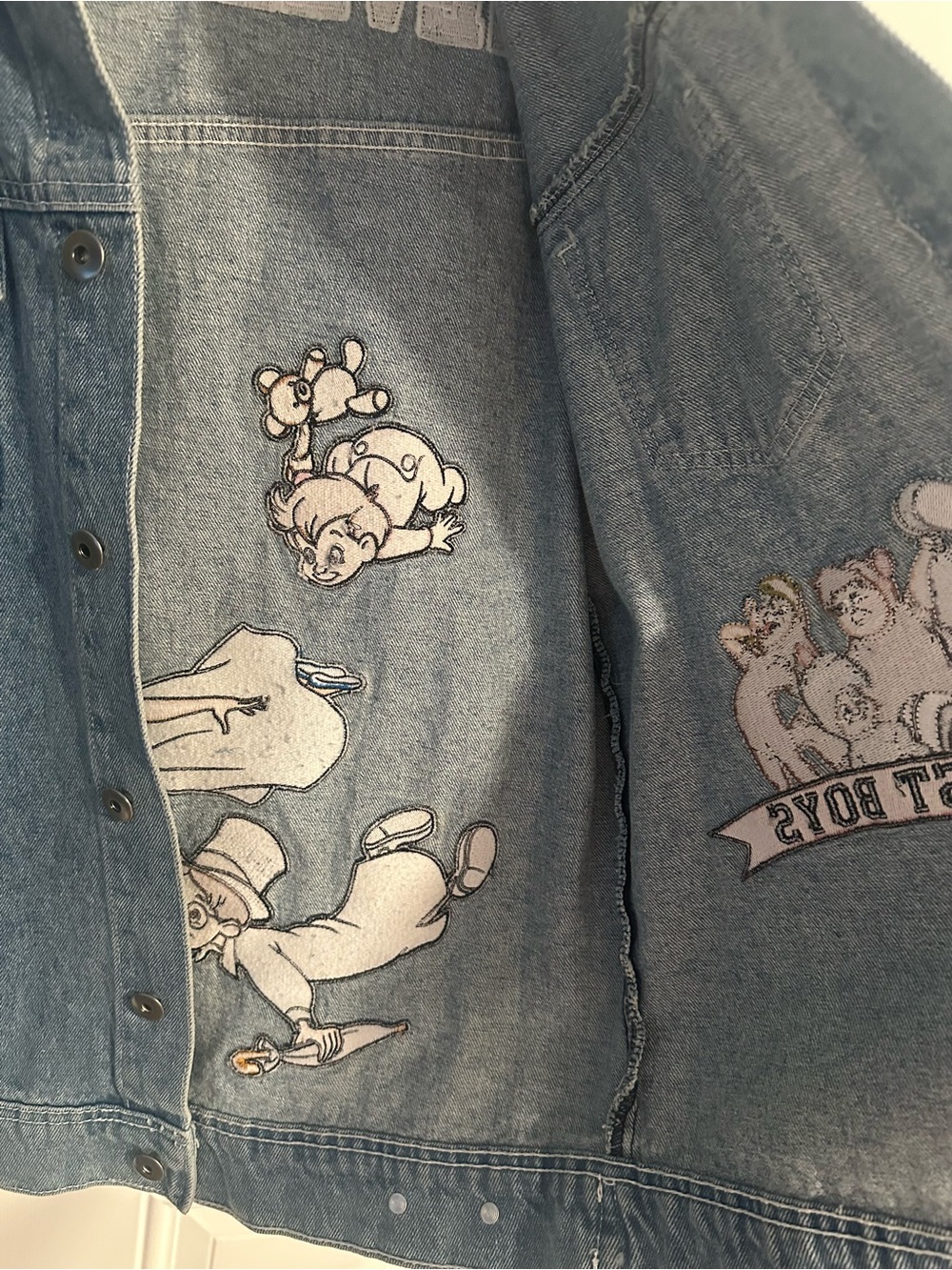 Disney cakeworthy Peter Pan embroidered Neverland denim jacket medium - Picture 8 of 14